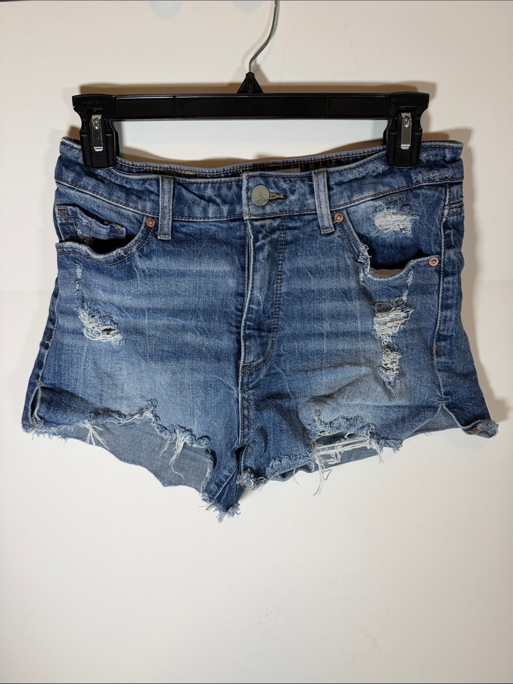 BKE Billie distressed denim shorts size 27